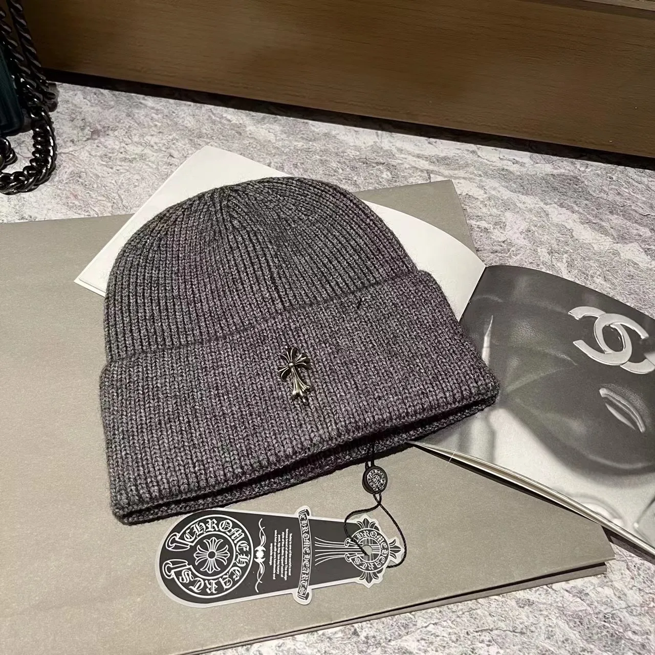 Crow Heart cashmere knitted hat
